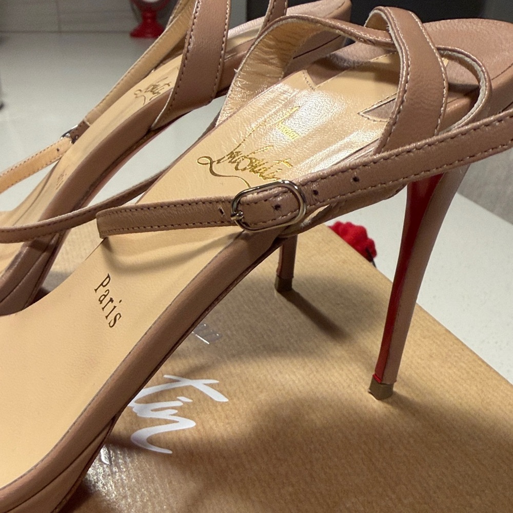 Christian Louboutin Loubie Queen Nude Heeled Sandals - Picture 6 of 10